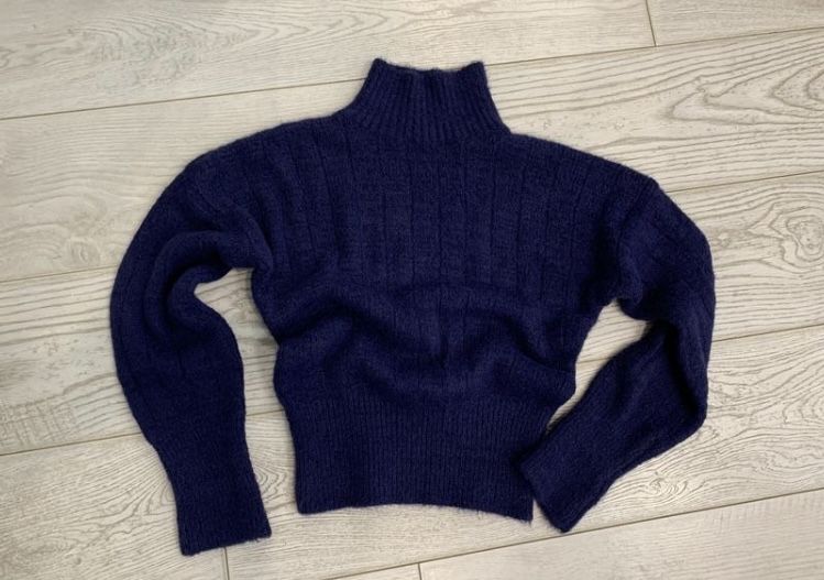 Теплий светр темно- синього кольору