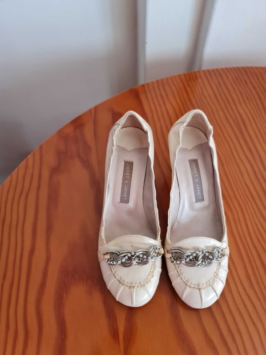 Sapatos com aplicação cristais Italianos