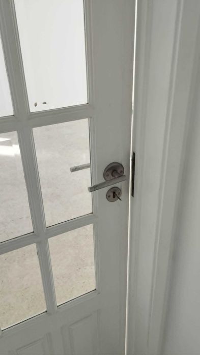 4 Portas Interiores + 1 Porta com Vidro em Madeira Maciça Antiga