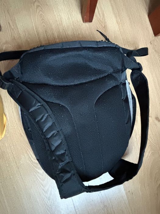 Mitsai, mochila portátil, usada e em ótimo estado