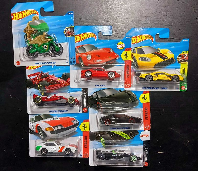 Vários hot wheels