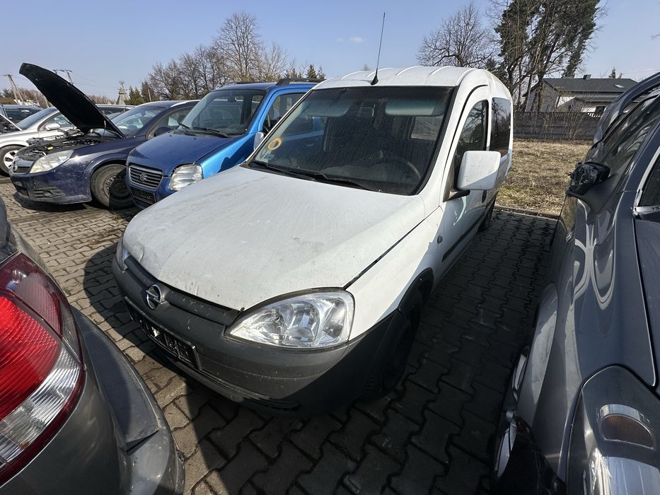 Opel Combo 1.4 benzyna 2010 w całości na części