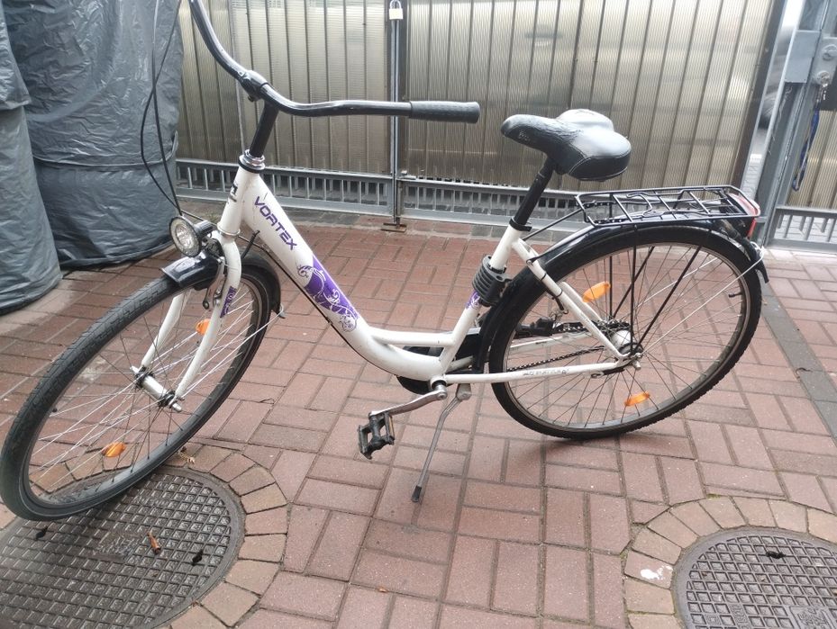 Rowery miejskie 26 cali,sprawne,28 damka biala