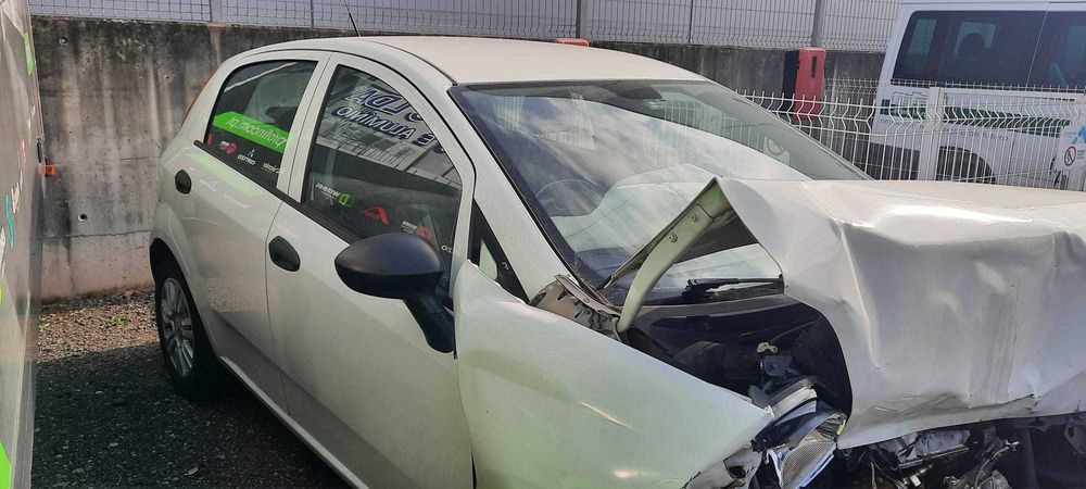 Fiat punto acidentado
