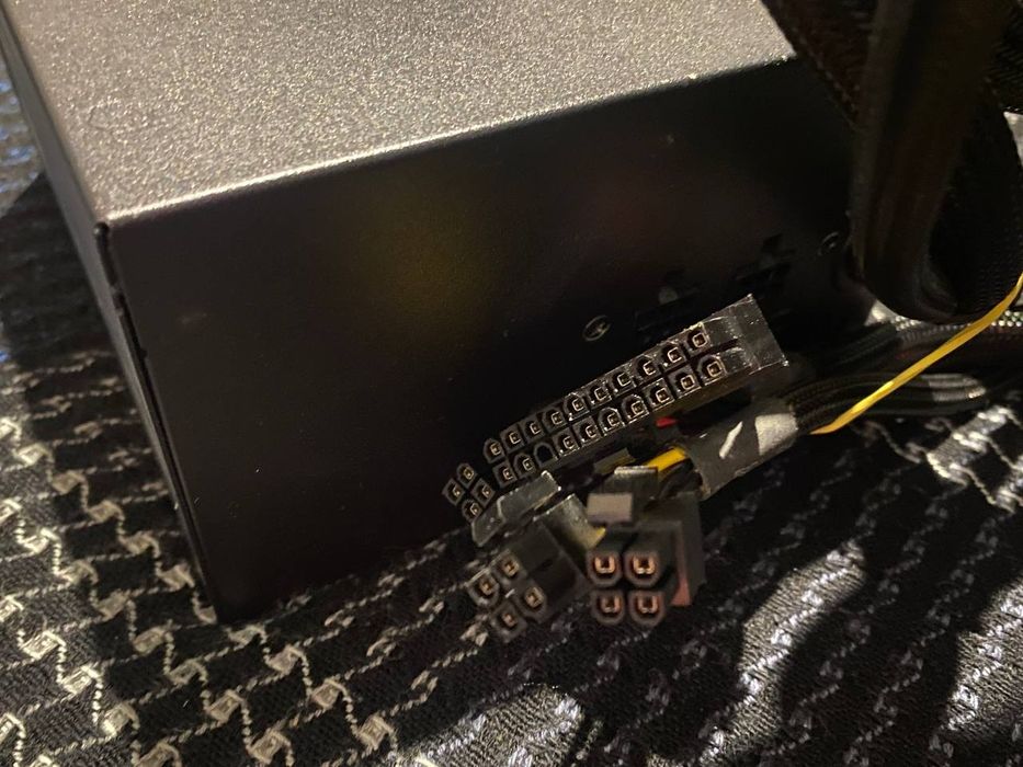 Блок питания ПК компьютерные детали живлення Corsair hx650