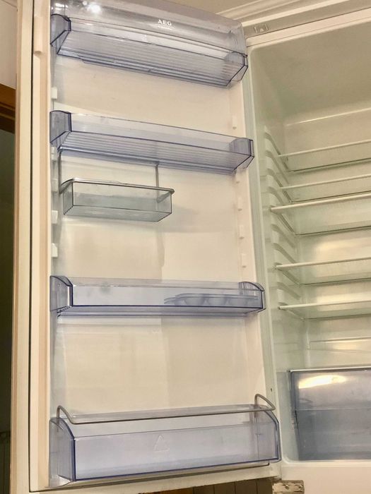 Frigorifico combinado AEG, em excelente estado (300 litros)