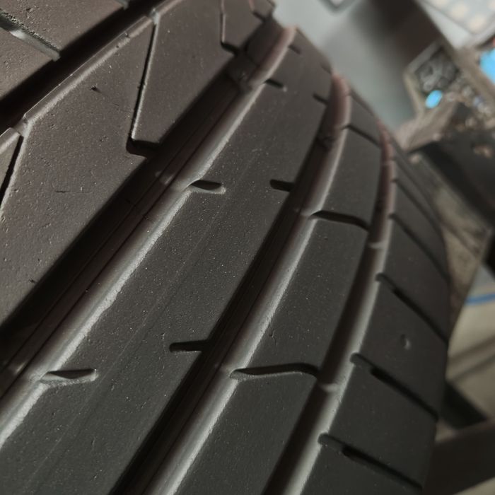 245/35/19 XL Sprzedam parę opon letnich Hankook