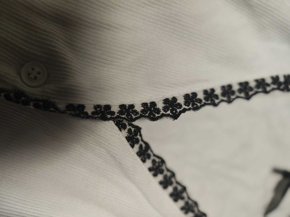 Biały sweter rozpinany,na guziki