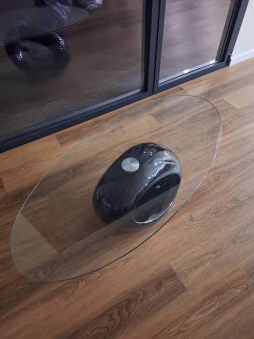 Mesa de centro / apoio (Tampo de vidro, base preta)