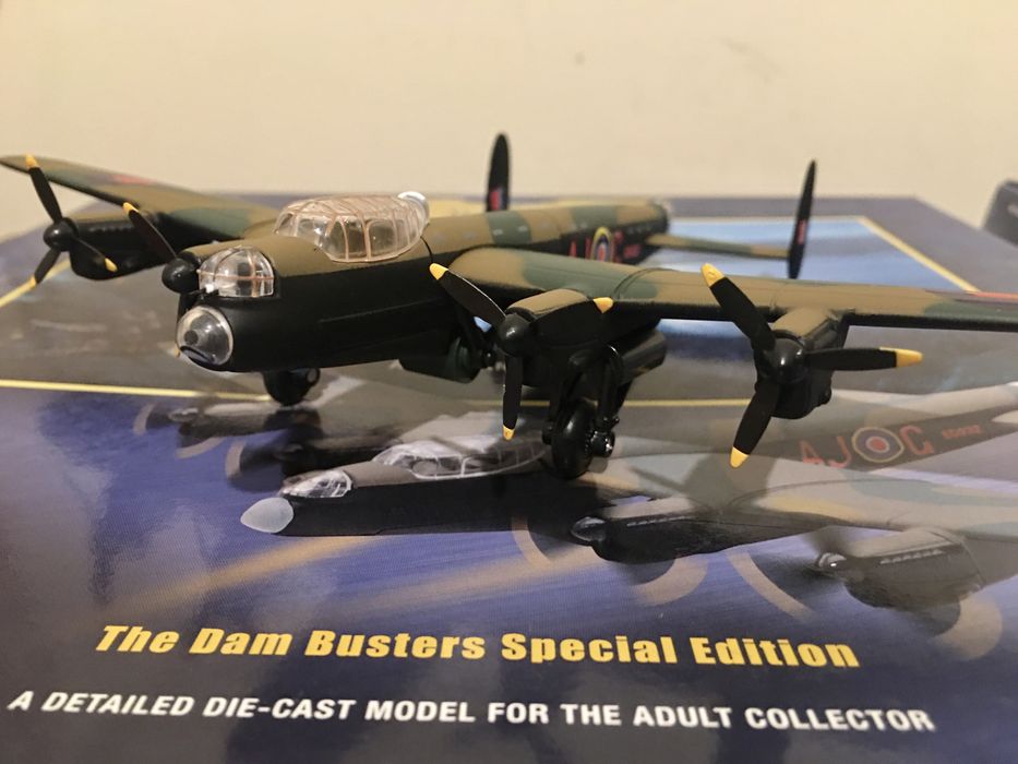 Corgi Aviarion Archive Avro Lancaster DAM Busters 1:144