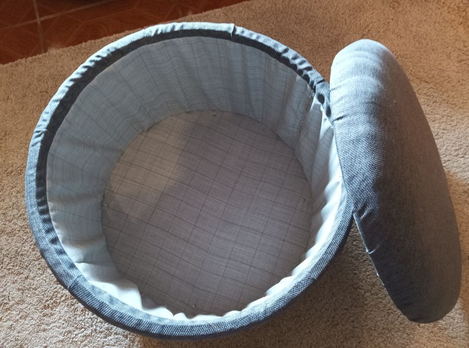 Banco redondo de arrumação