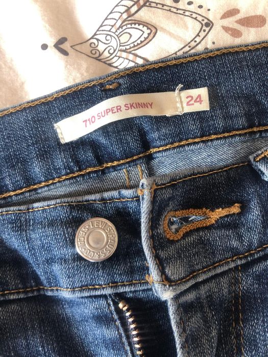Calças Levi's 710 Super Skinny tamanho 24 senhora praticamente novas.