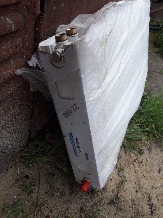 2 стальні батареї з нижнім підключенням