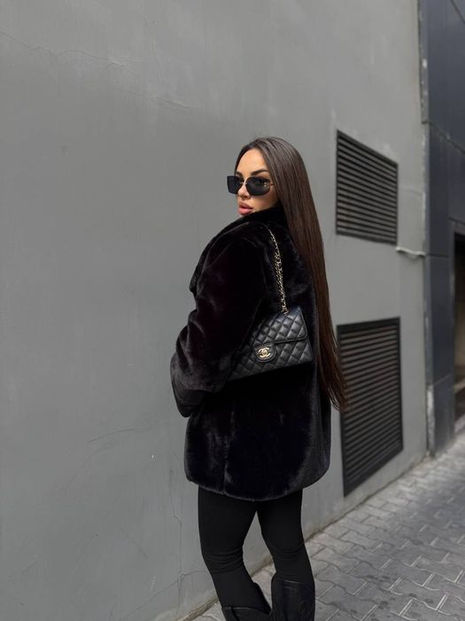 Екошубка на застібказ чорна, молоко