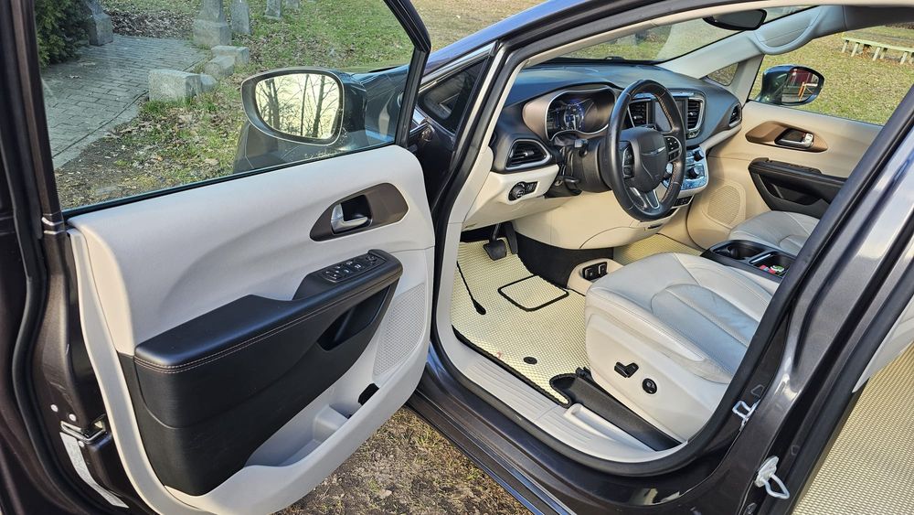 Chrysler Pacifica 2018 Benzyna Turing L