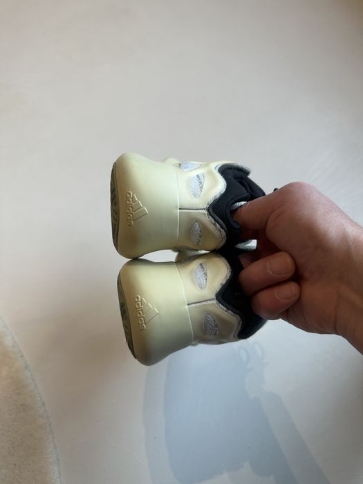 Кроссовки Adidas Yeezy 700 ст. 27 см