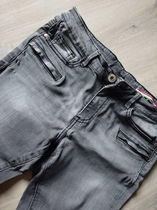 Włoskie jeansy szare biker moto przeszycia slim