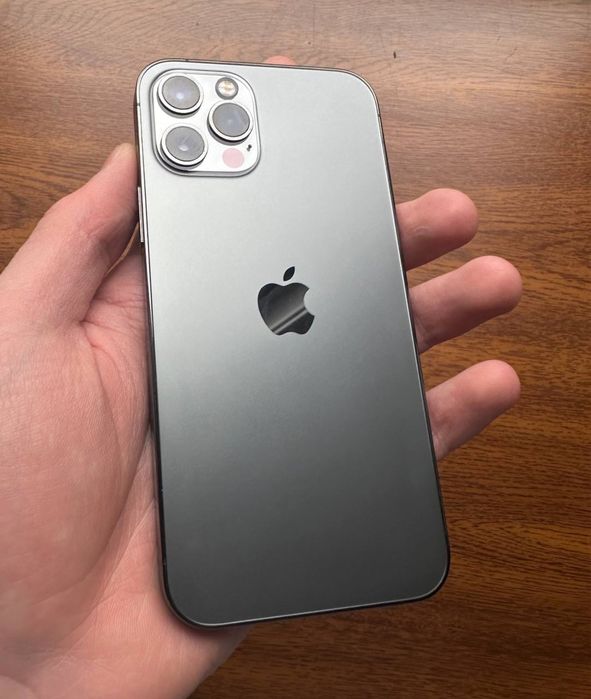 Iphone 12 pro  128 gb идеал + 2 чехла в подарок