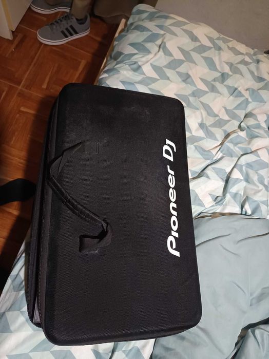 Controladora ddj sb3,+mala e colunas edifier r1280t