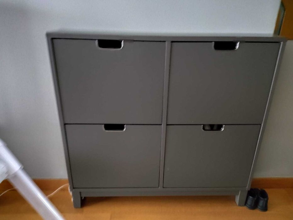 Sapateira moderna cinza – bom estado