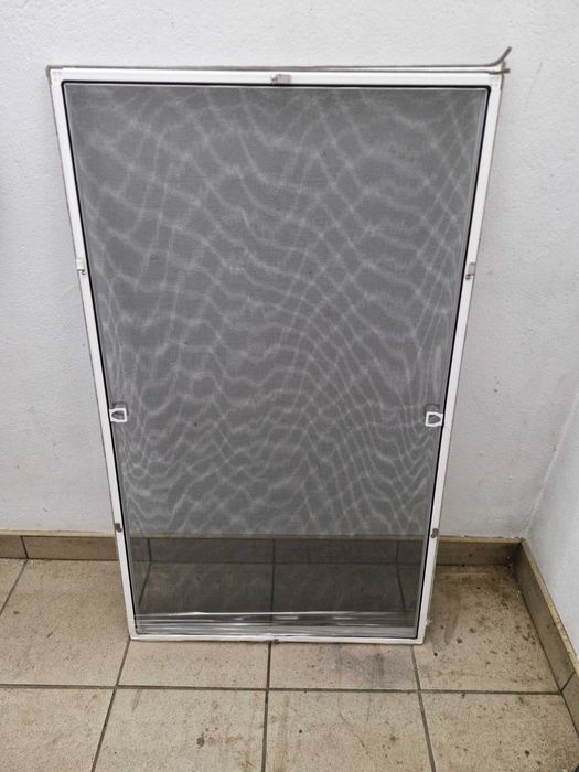 Moskitiery na okno 635x1080 - 2 sztuki - NOWE!