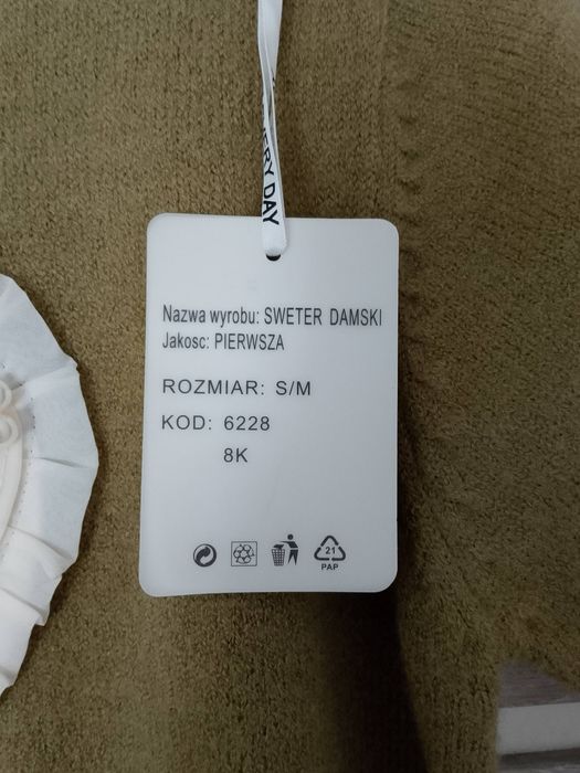 Nowy sweterek damski z krótkim rękawem