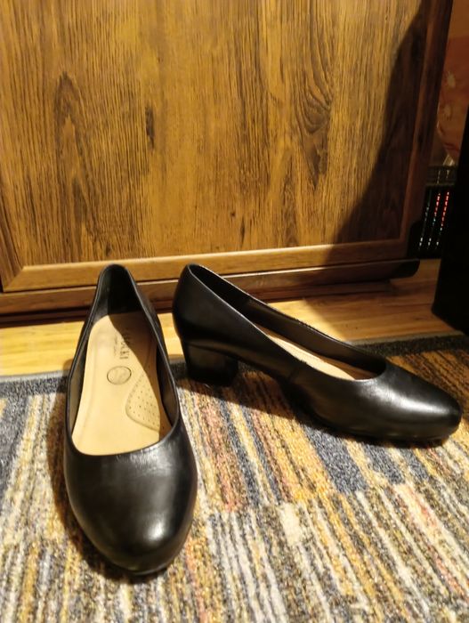 Czółenka skórzane Lasocki r. 38 – eleganckie, czarne