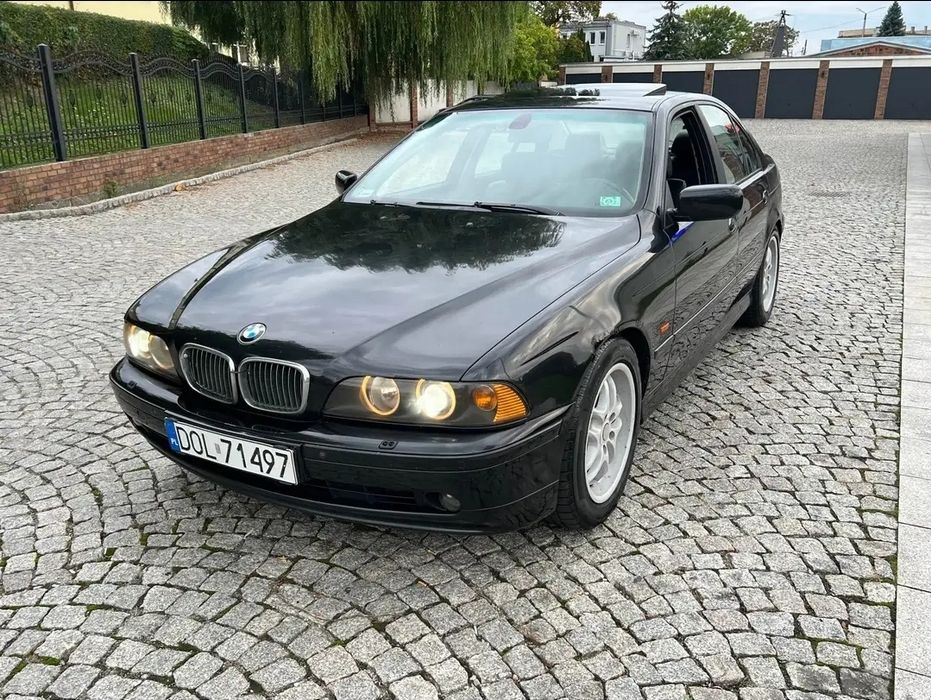 2002 рік.  BMW 5.  E39 Lift 2.2 M54 B22 170 лошадей. Тільки для діючих військових.