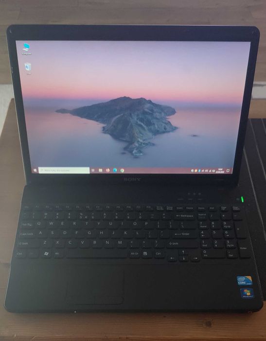 Sony 71211M - 15,6 cala - Core i3 4x2,40 GHz - 4GB Ram - 256GB SSD - Win10