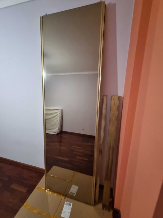 Porta de correr em espelho