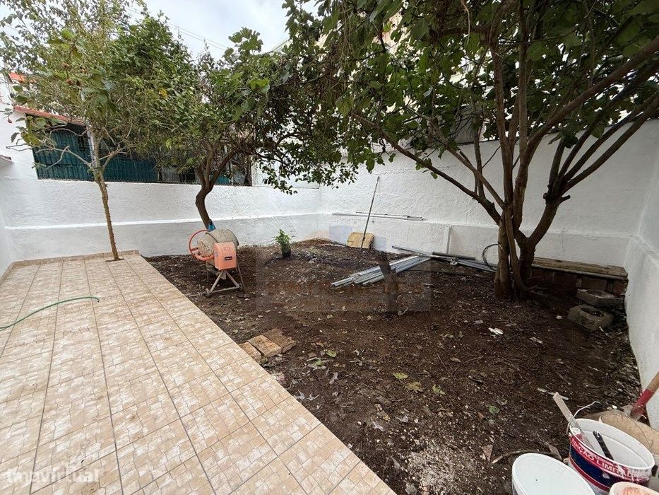 T3 Remodelado na Praça da Igreja - Como Novo, com Quintal e Garanti...