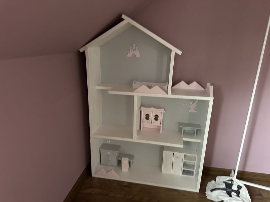 Domek drewniany dla lalek
