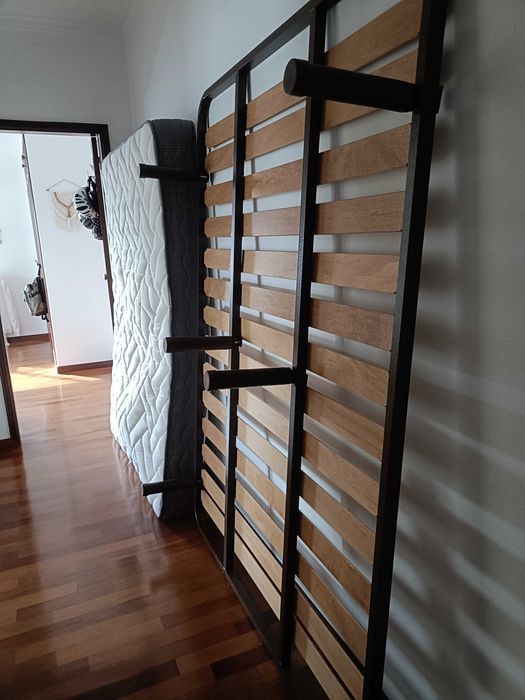 Estrado e colchão casal seminovos