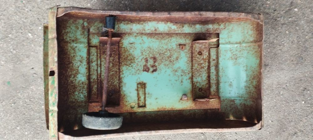 Игрушка трактор железная ссср