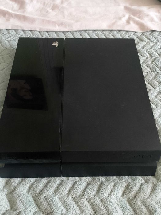 Konsola PlayStation 4