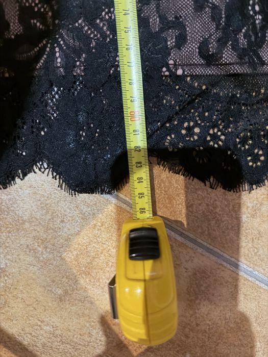 Czarna koronkowa sukienka H&M 34