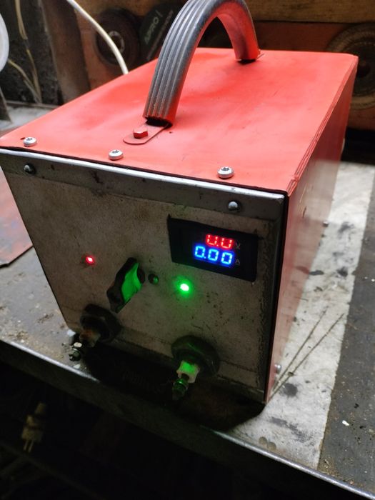 Зарядний пристрій