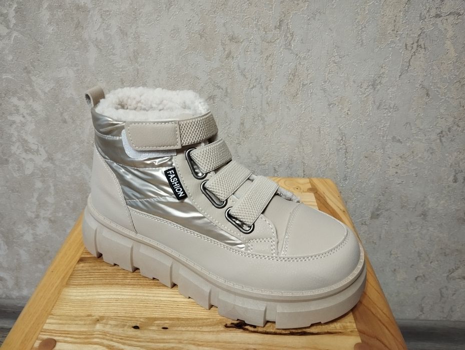 РОЗПРОДАЖ Ботинки,кросівки зимові жіночі, для дівчат та підлітків