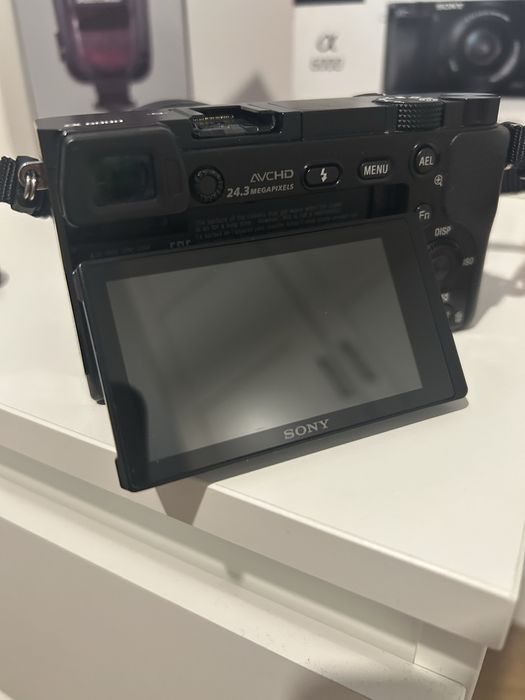 Sony a6000 + dodatki + lampa