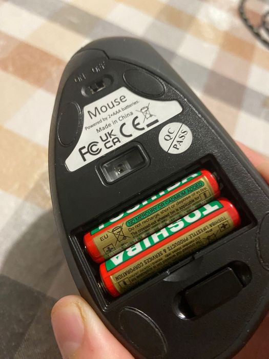 rato ergonomico sem fio cor preto com pilhas