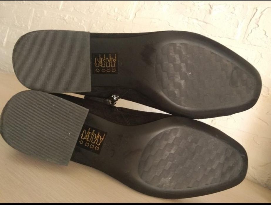 Женские замшевые ботинки