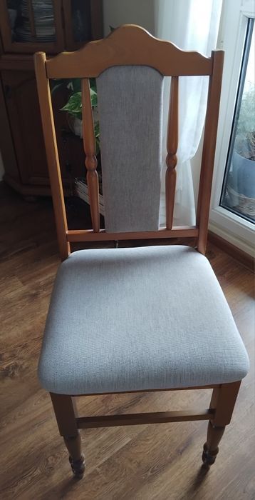 Stół dębowy z krzesłami