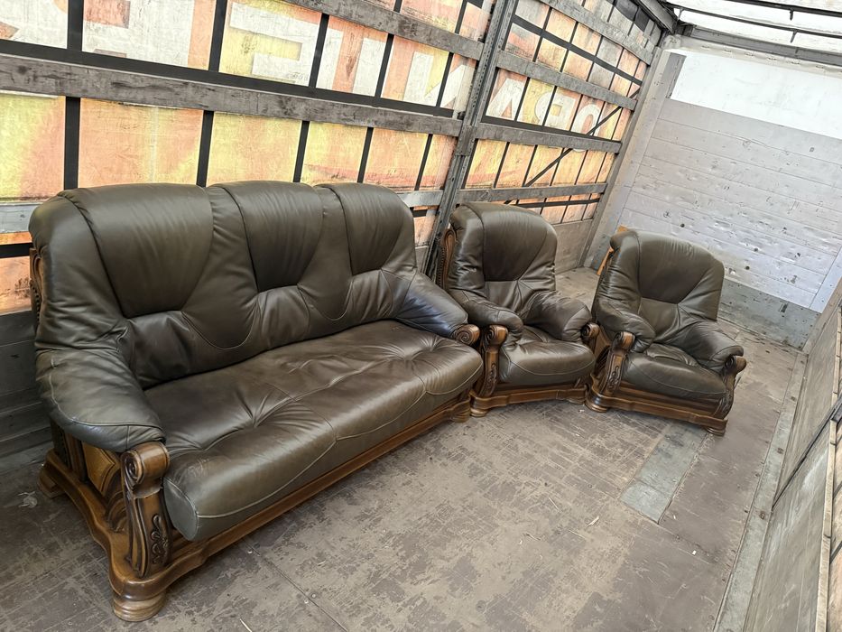 Кожаный диван + два кресла