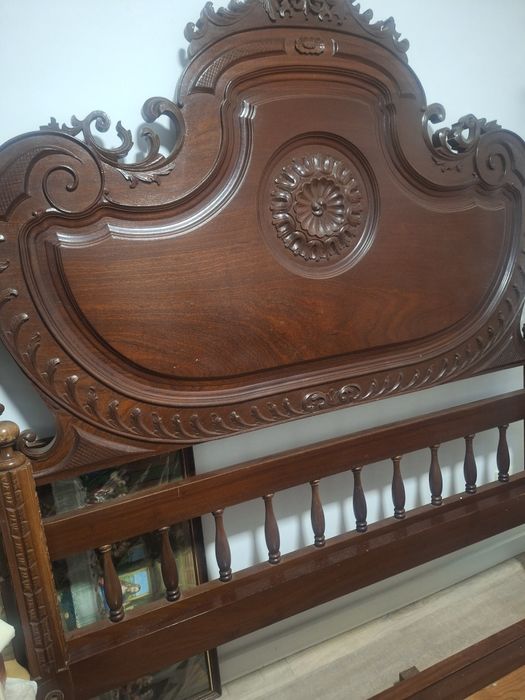 Cama de casal castanha