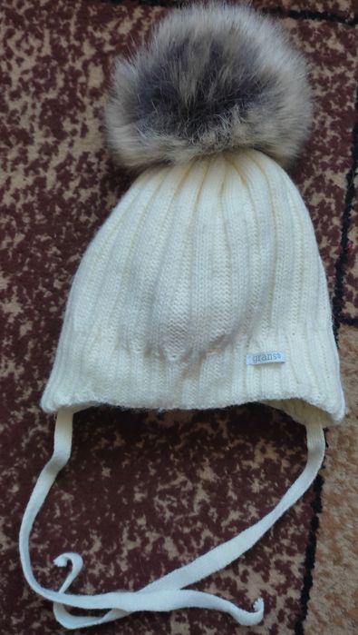 Тепла зимова шапка на 3-6 місяці