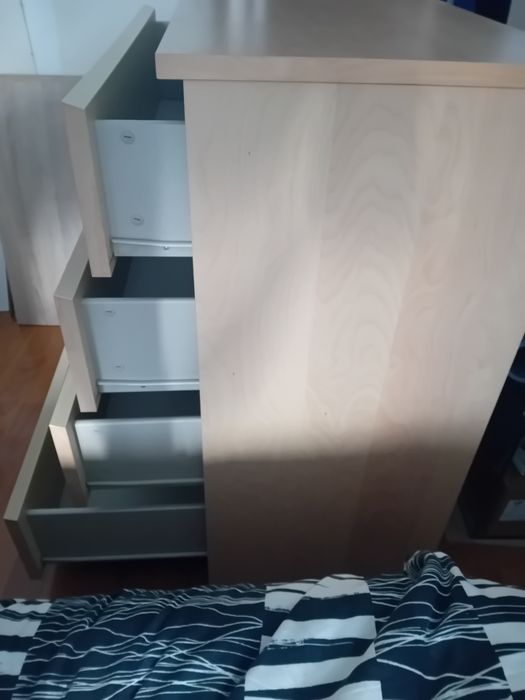 Cómoda ikea em bom estado