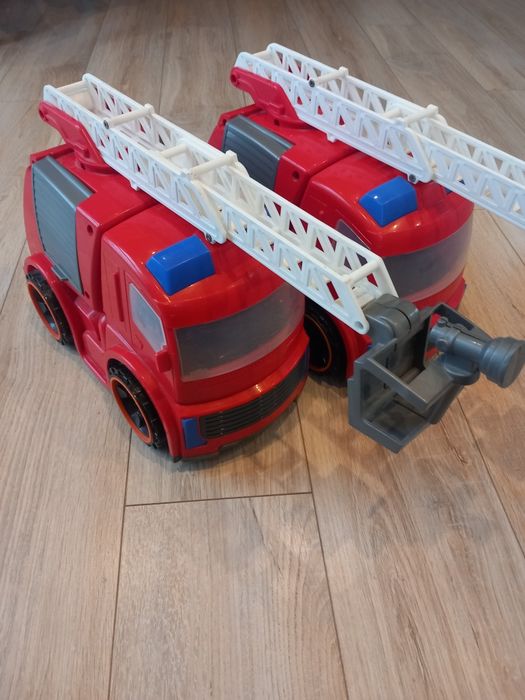 Bliźniaki wóz strażacki