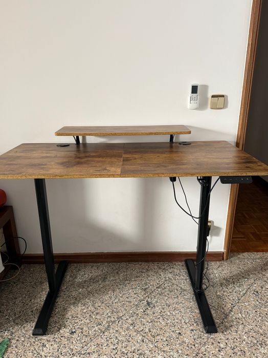 Conjunto Completo Teletrabalho: Secretária Elétrica Regulável + Cadeira Ergonómica