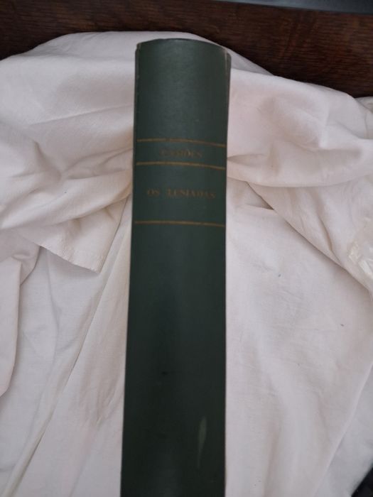 Livro antigo os lusíadas