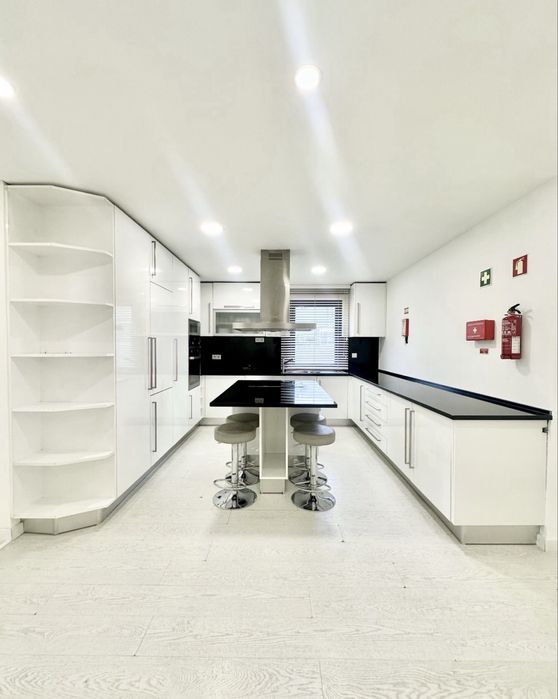 Alugo Quarto  c/Wc Privado